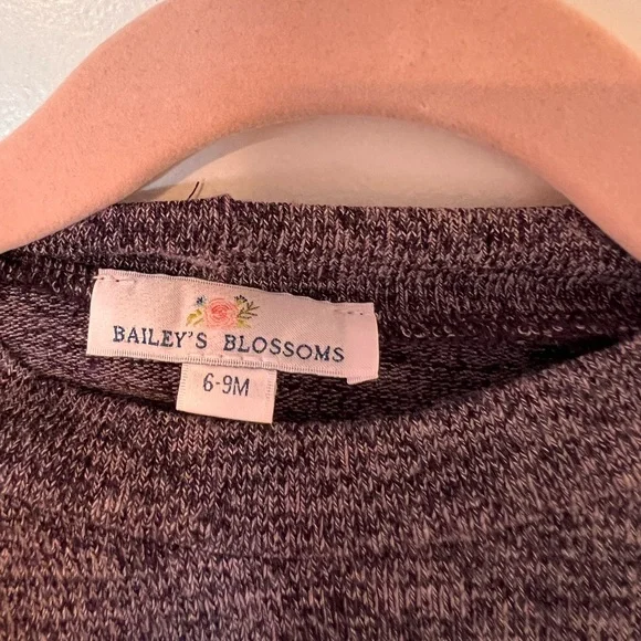 Super cute baby suspender outfit - Picture 4 of 5